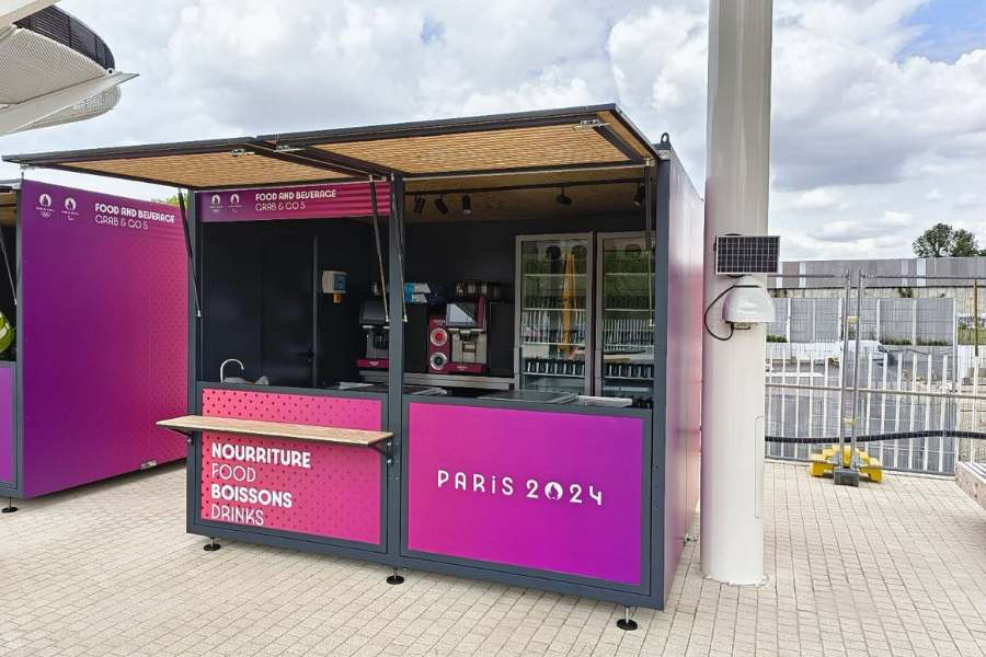 Deux kiosques ouverts L de Sodexo sur le village olympique